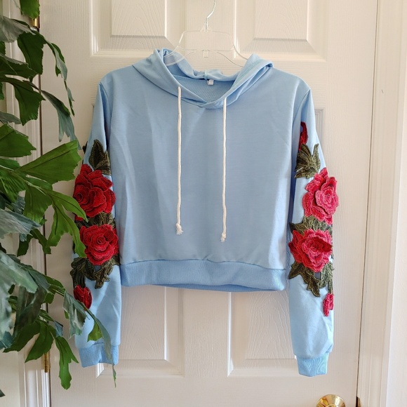 Tops - Cropped Hoddie with Red Roses